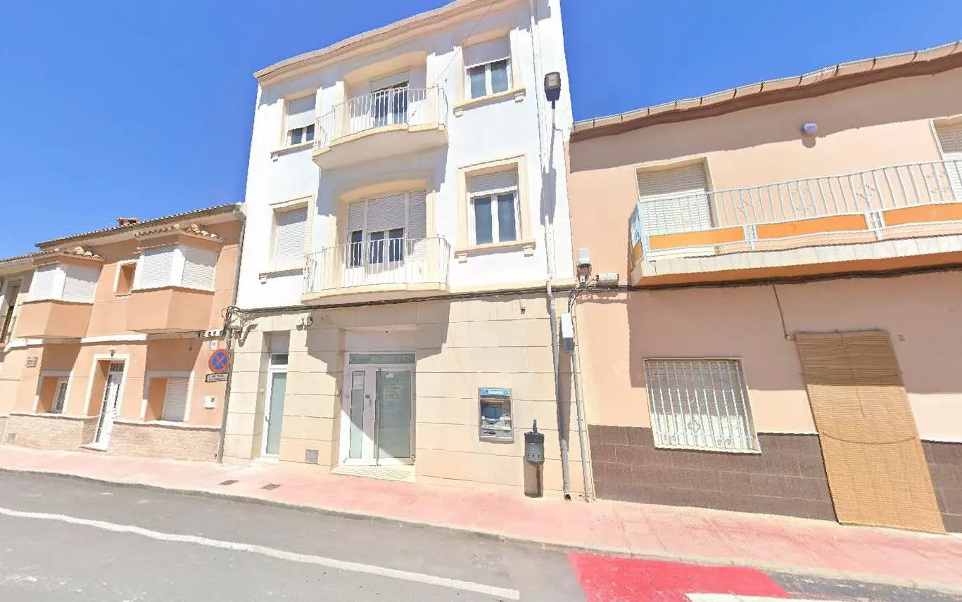 Local en Algueña