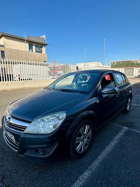 OPEL ASTRA en Málaga
