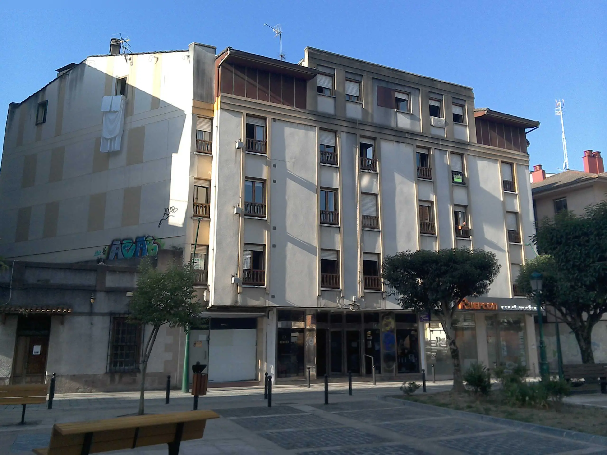 Local en Torrelavega