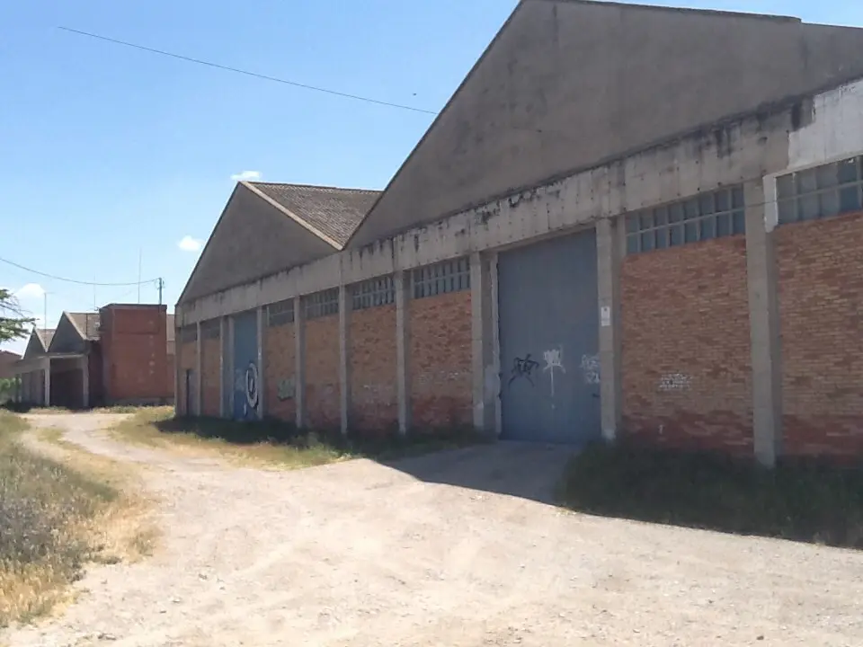 Nave en La Fuliola