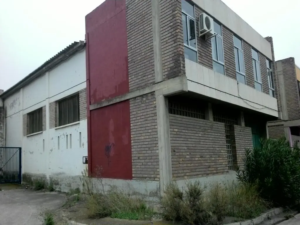 Nave en Cadrete