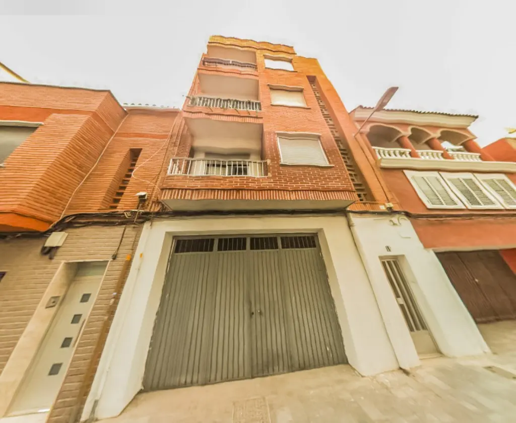 Local en Sagunto