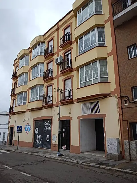 Local en Montijo