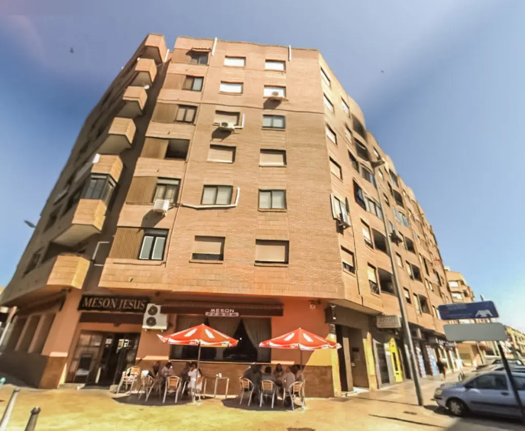 Local en Sagunto
