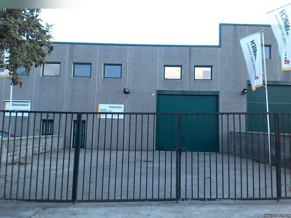 Nave en Abrera