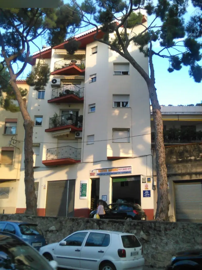 Local en Sant Feliu de Llobregat