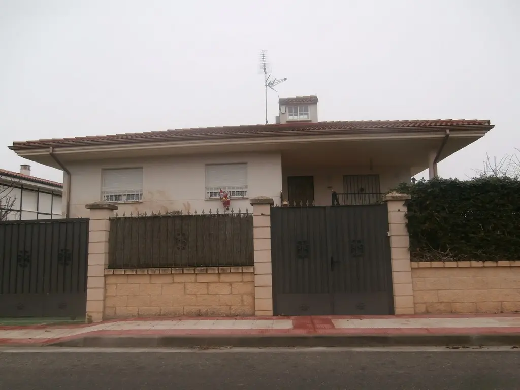 Vivienda en Anguciana