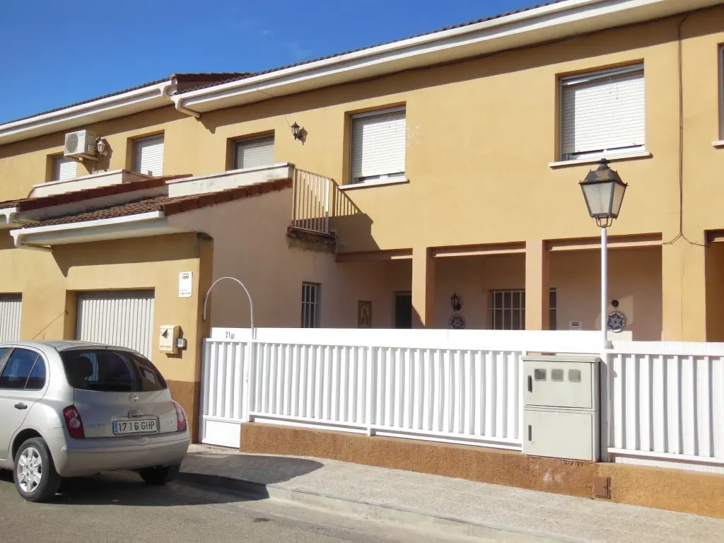 Vivienda en Almoguera