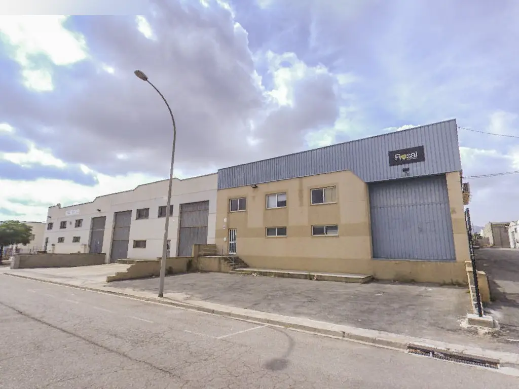 Nave en Valls