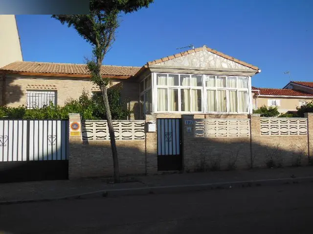 Vivienda en Villanueva de la Torre