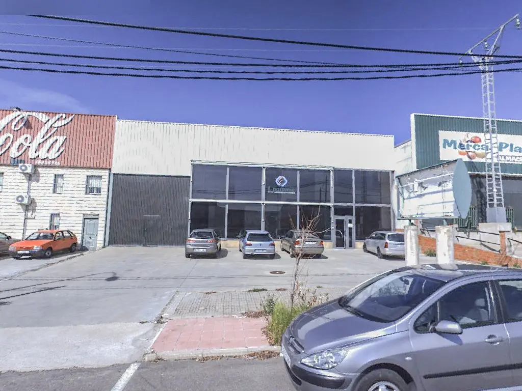 Nave en Plasencia