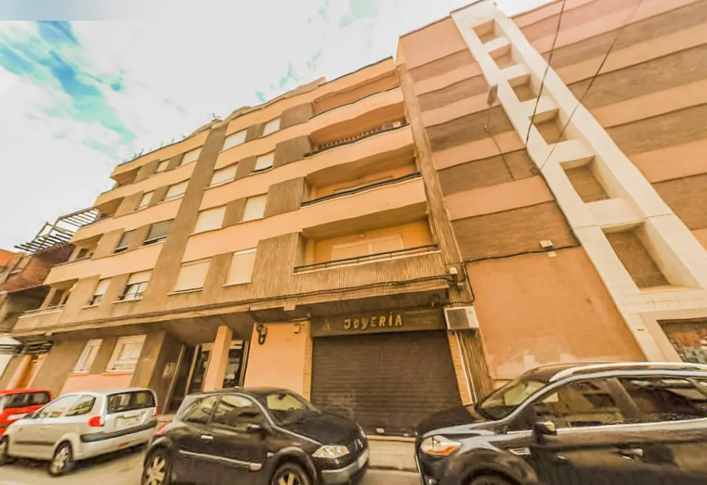 Local en Sagunto