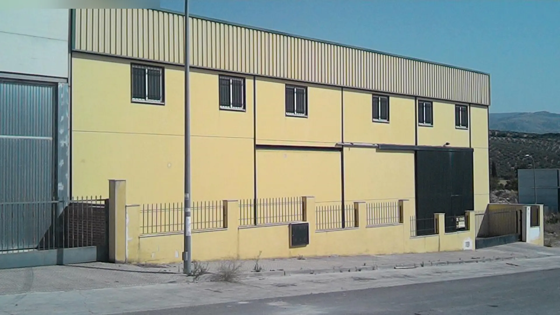Nave en Baena