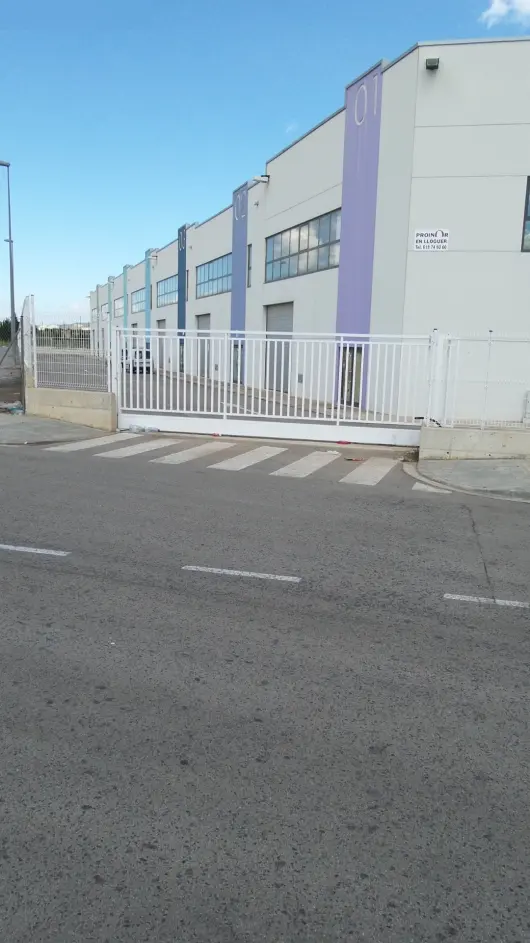 Nave en Santa Oliva
