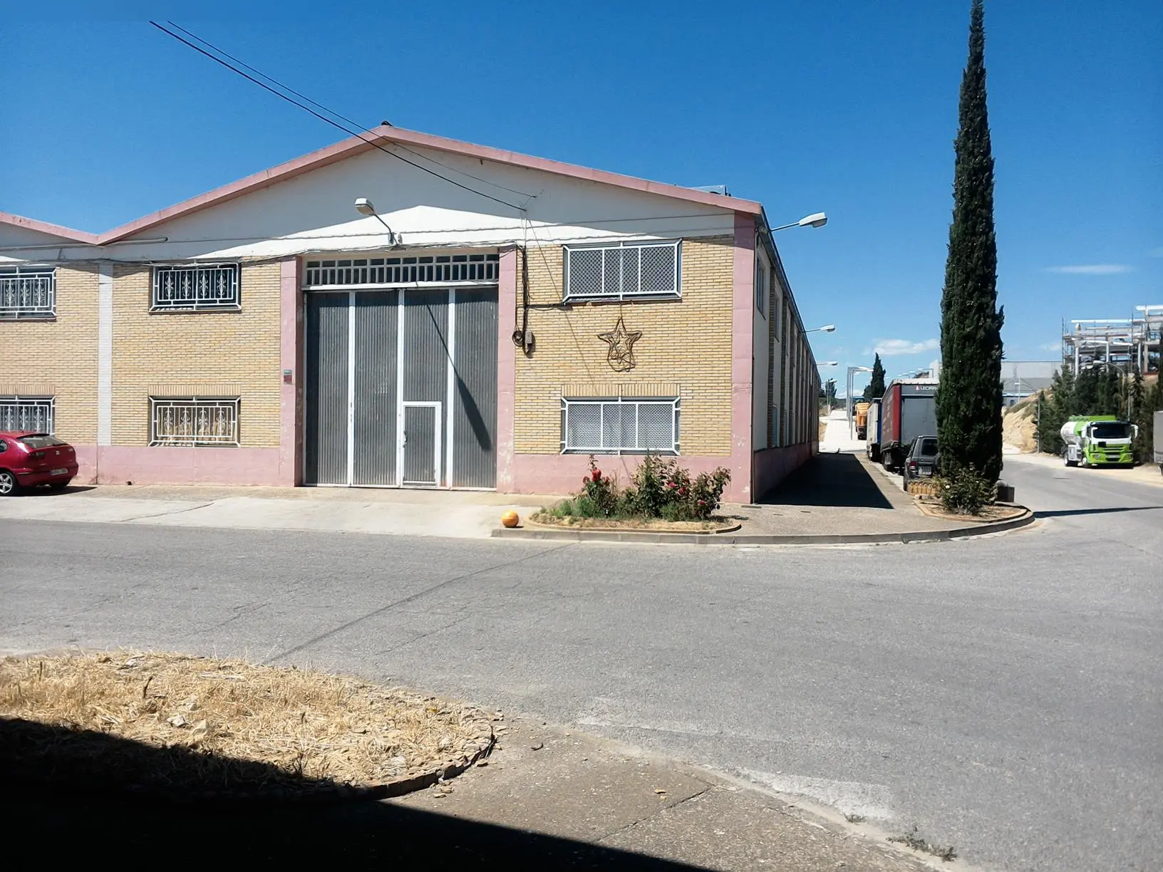 Nave en Barbastro