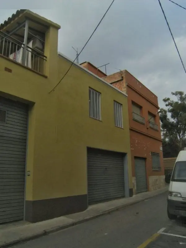 Nave en Figueres
