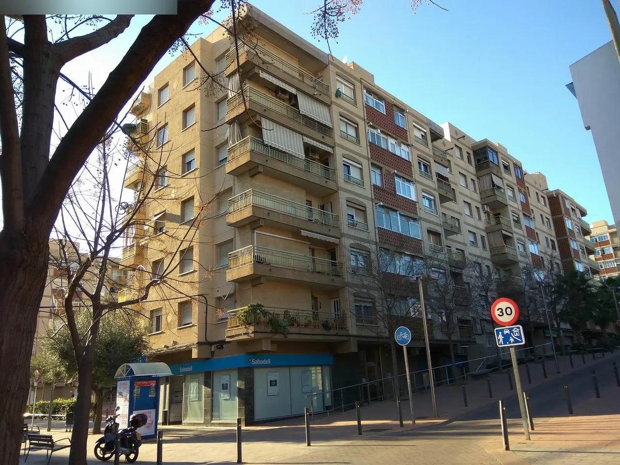 Local en Sant Boi de Llobregat