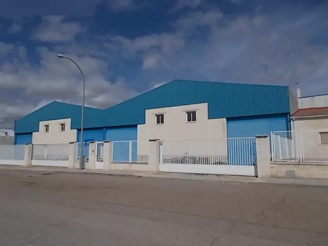 Nave en Manzanares