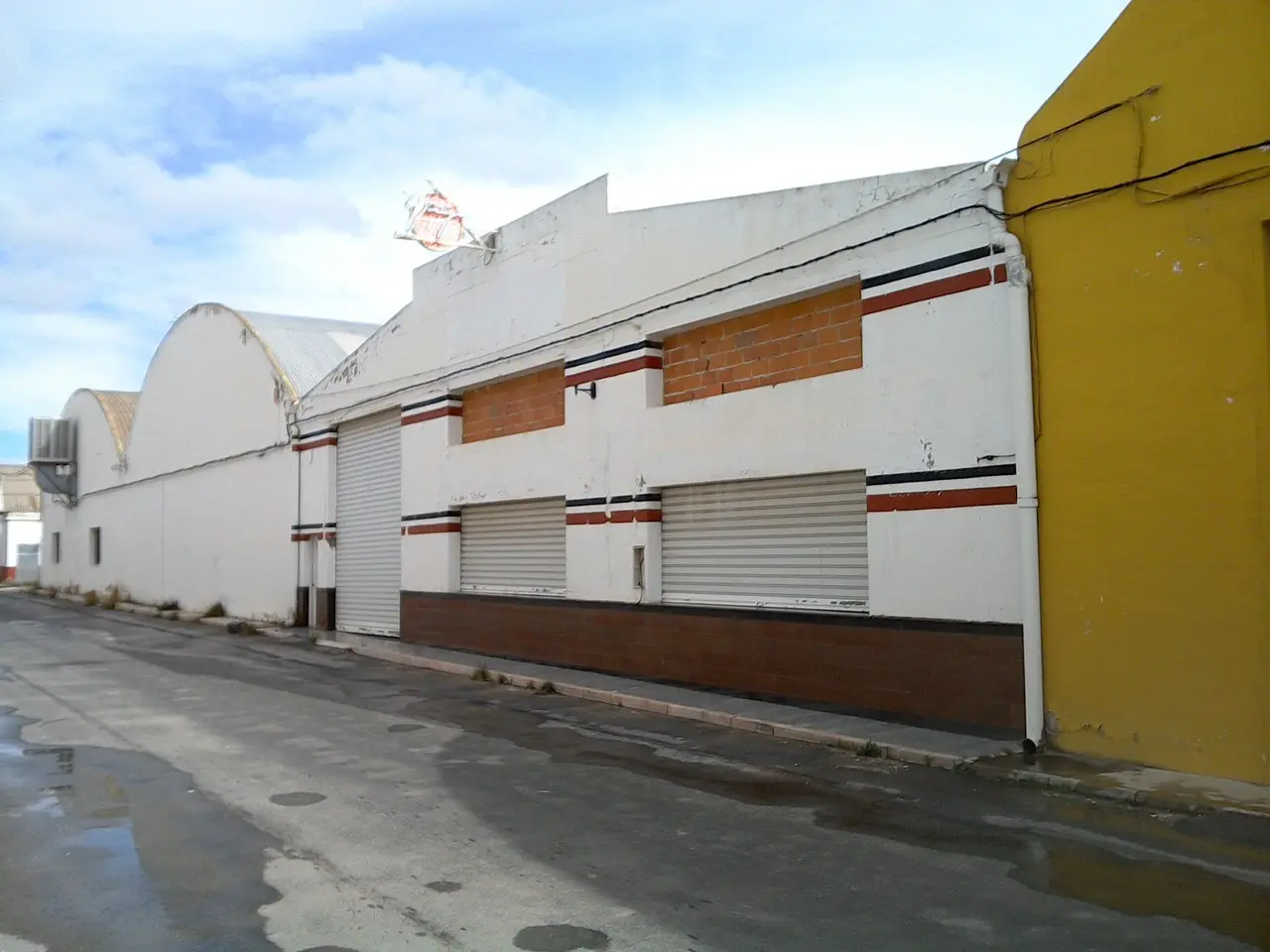 Nave en Yecla