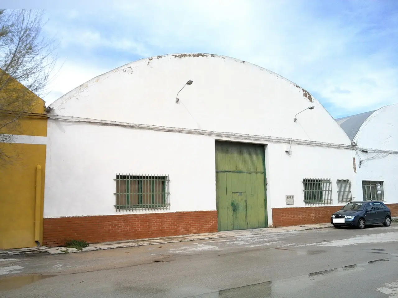 Nave en Yecla