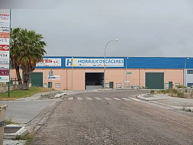 Nave en Cáceres