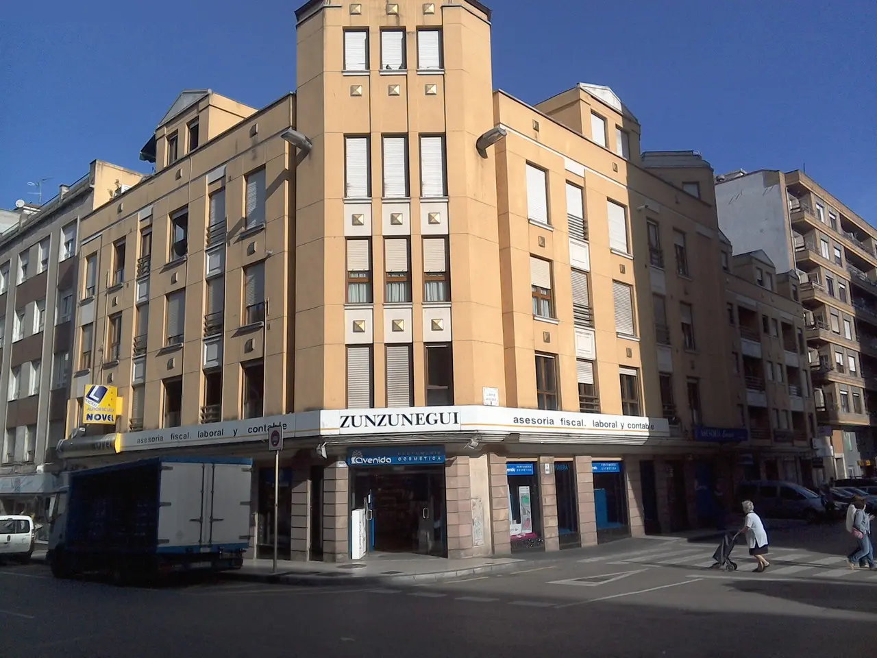 Local en Torrelavega