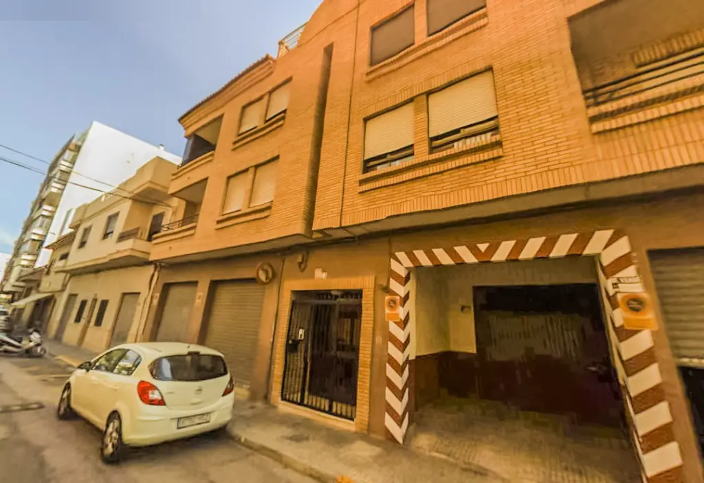 Local en Sagunto