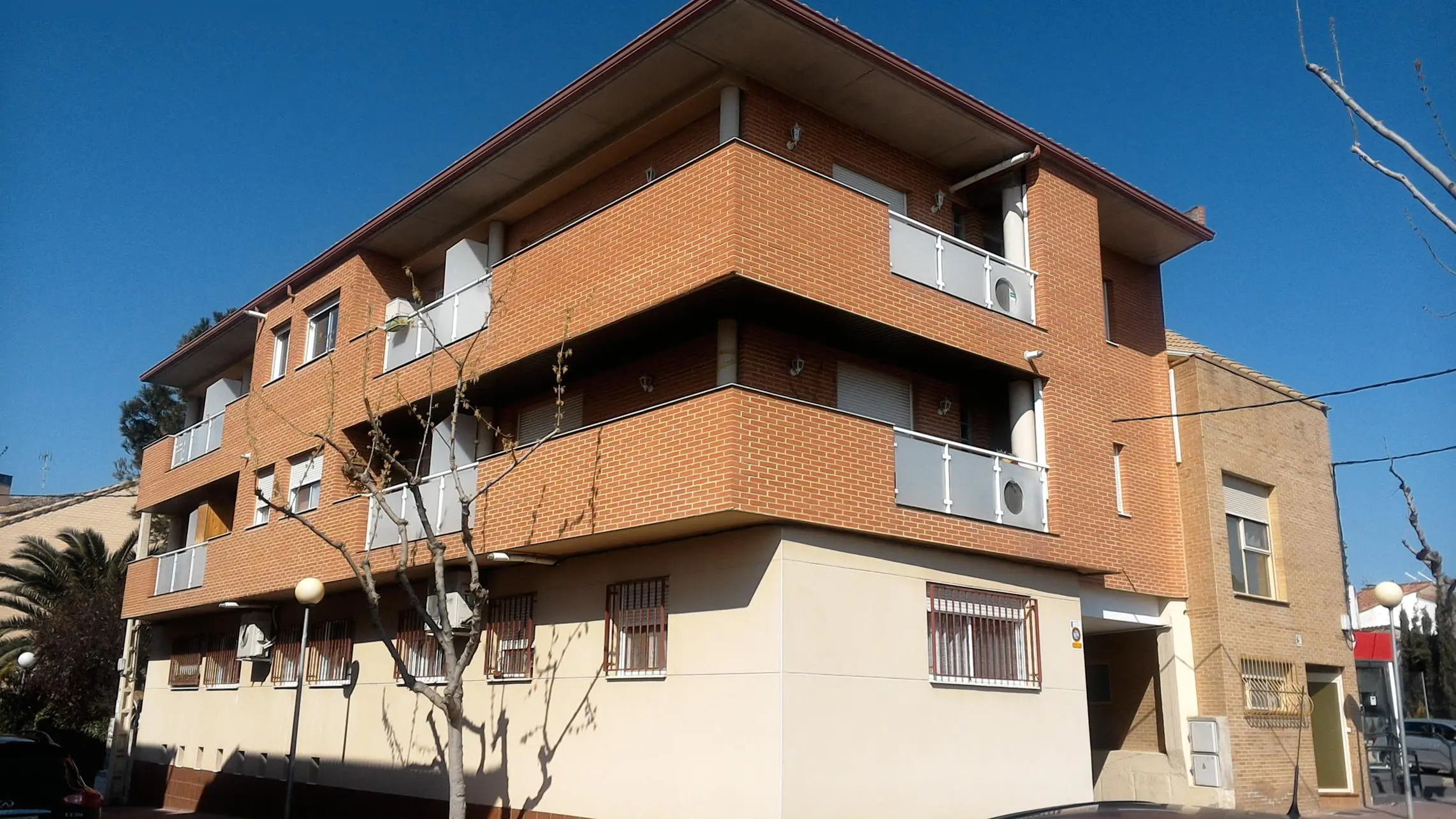 Vivienda en La Puebla de Alfindén