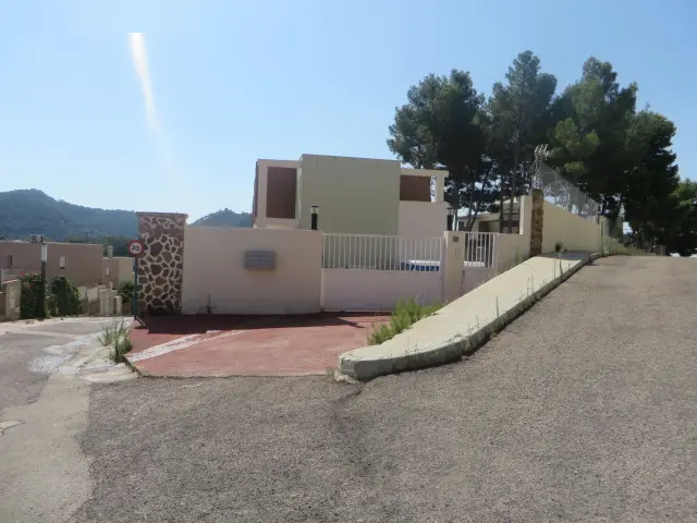 Vivienda en Serra