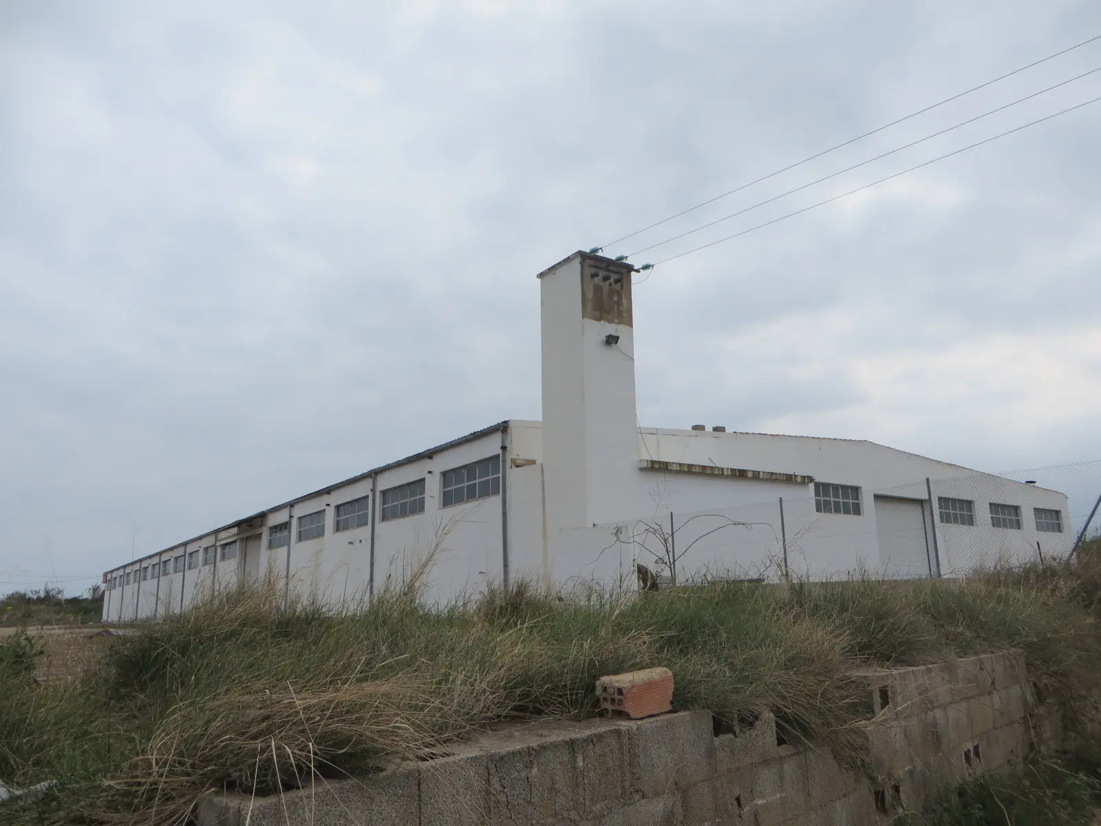 Nave en Oliva