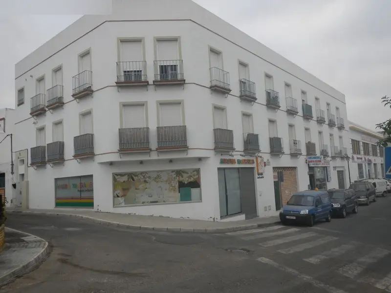Local en Sanlúcar la Mayor