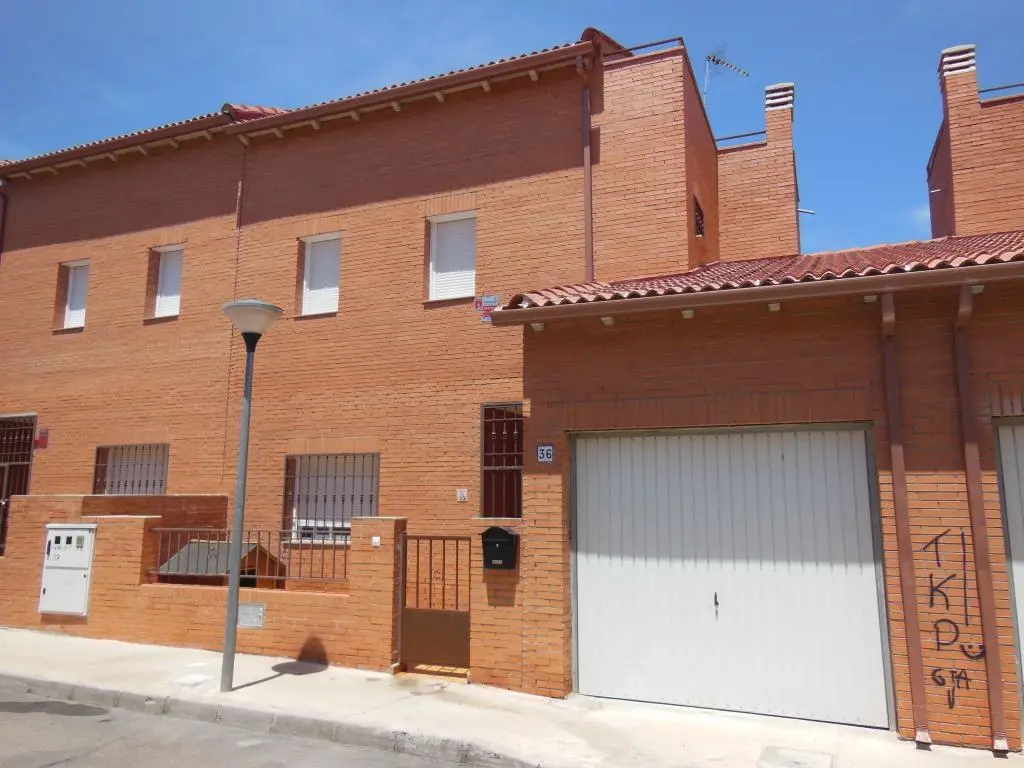 Vivienda en Chozas de Canales