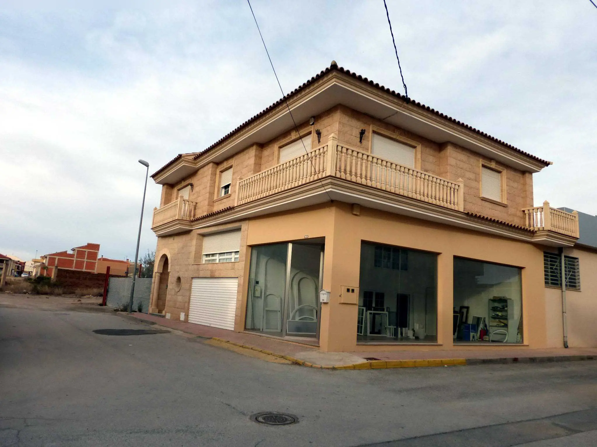 Nave en Puerto Lumbreras