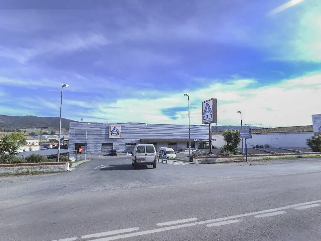 Nave en Plasencia