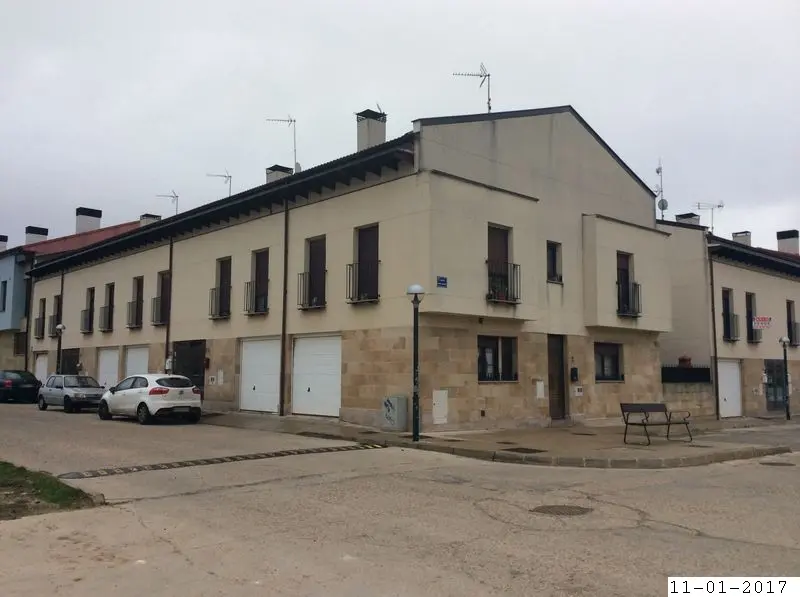 Vivienda en Alfoz de Quintanadueñas