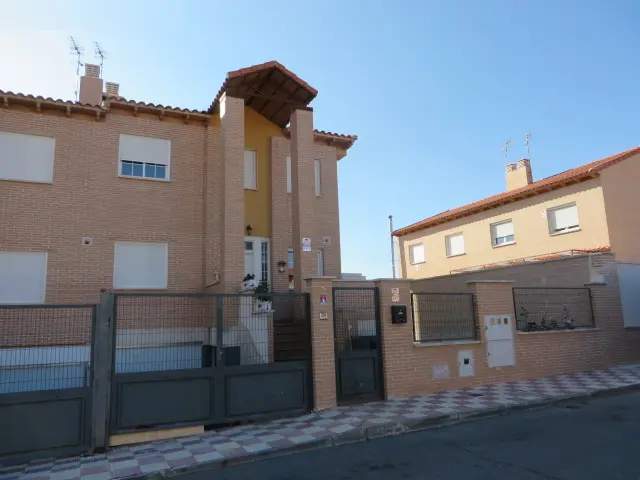 Vivienda en Argés