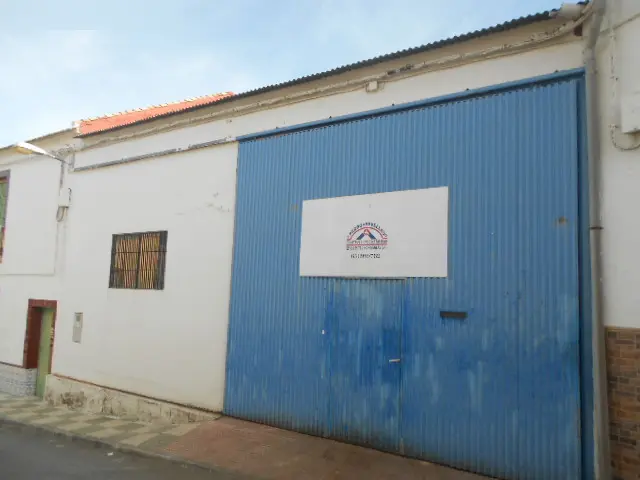 Nave en Chimeneas