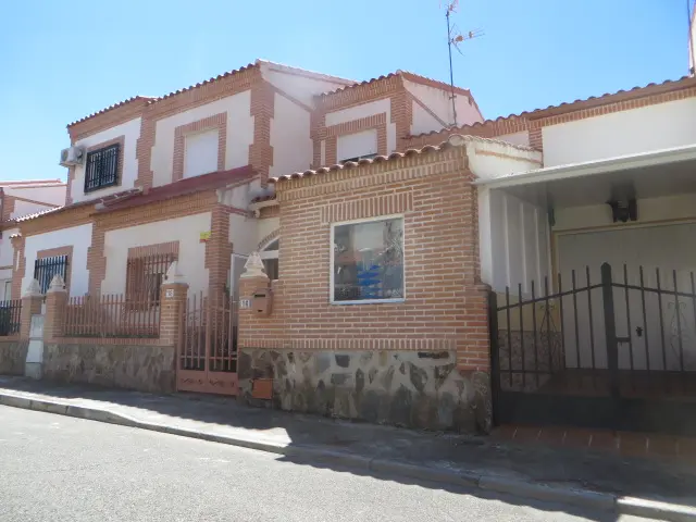 Vivienda en Layos