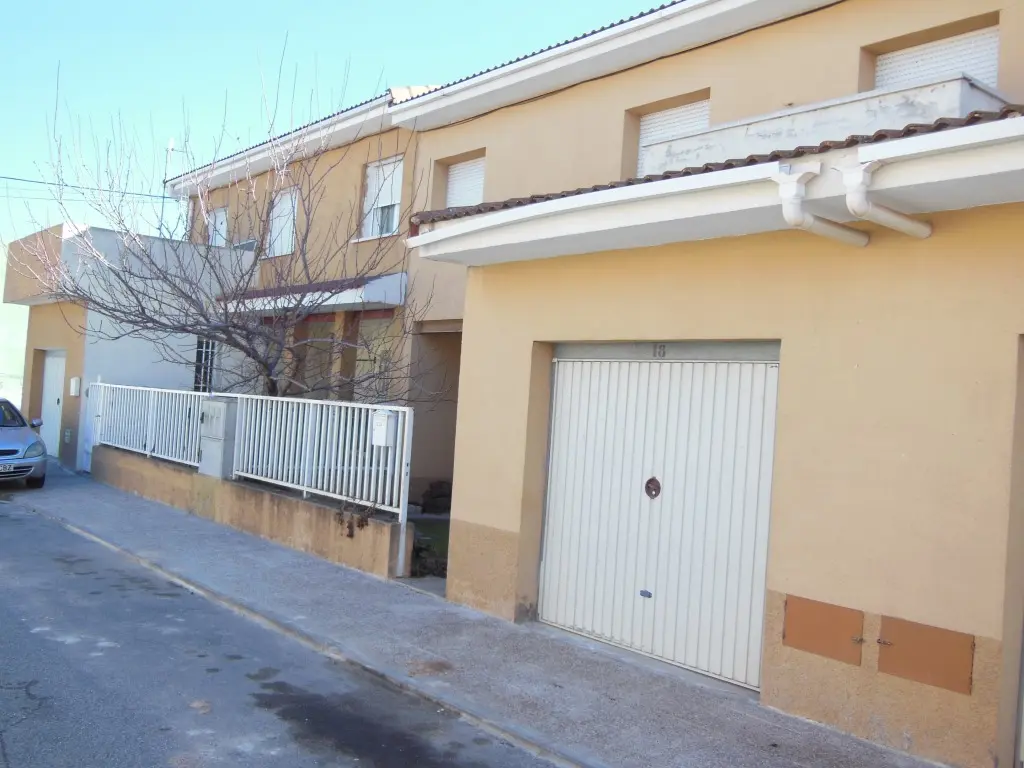 Vivienda en Almoguera